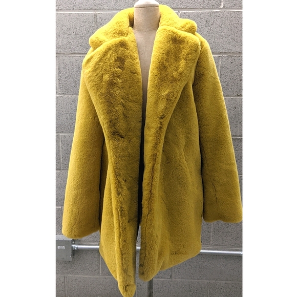 💥SALE💥 New yellow Apparis Teddy coat super soft - Picture 2 of 5